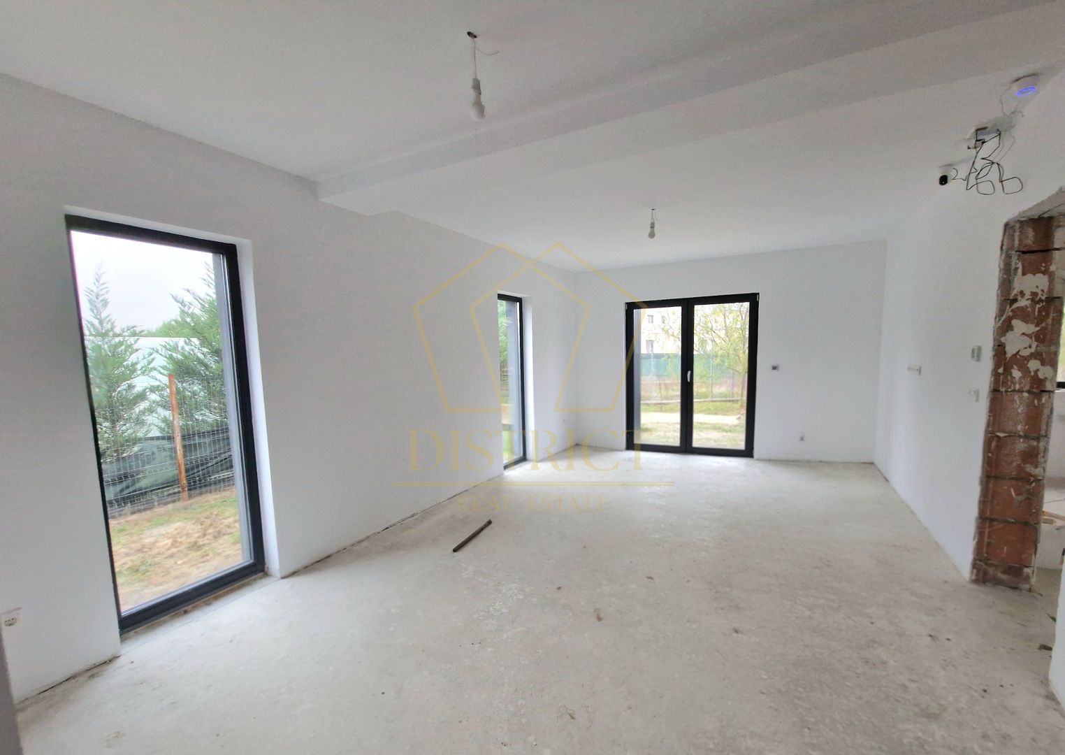 Duplex spatios despartit prin camera tehnica cu 5 camere | Urseni - Poză 1