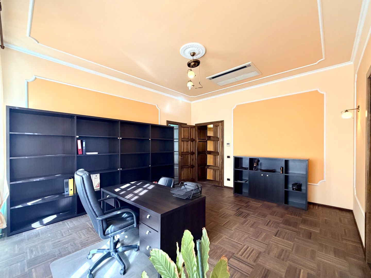 4 camere Ultracentral  - Piața Unirii, ideal birouri, parcare in curte - Poză 3