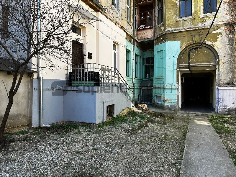 Apartament la casa cu 4 camere si acces auto, ultracentral - Poză 18