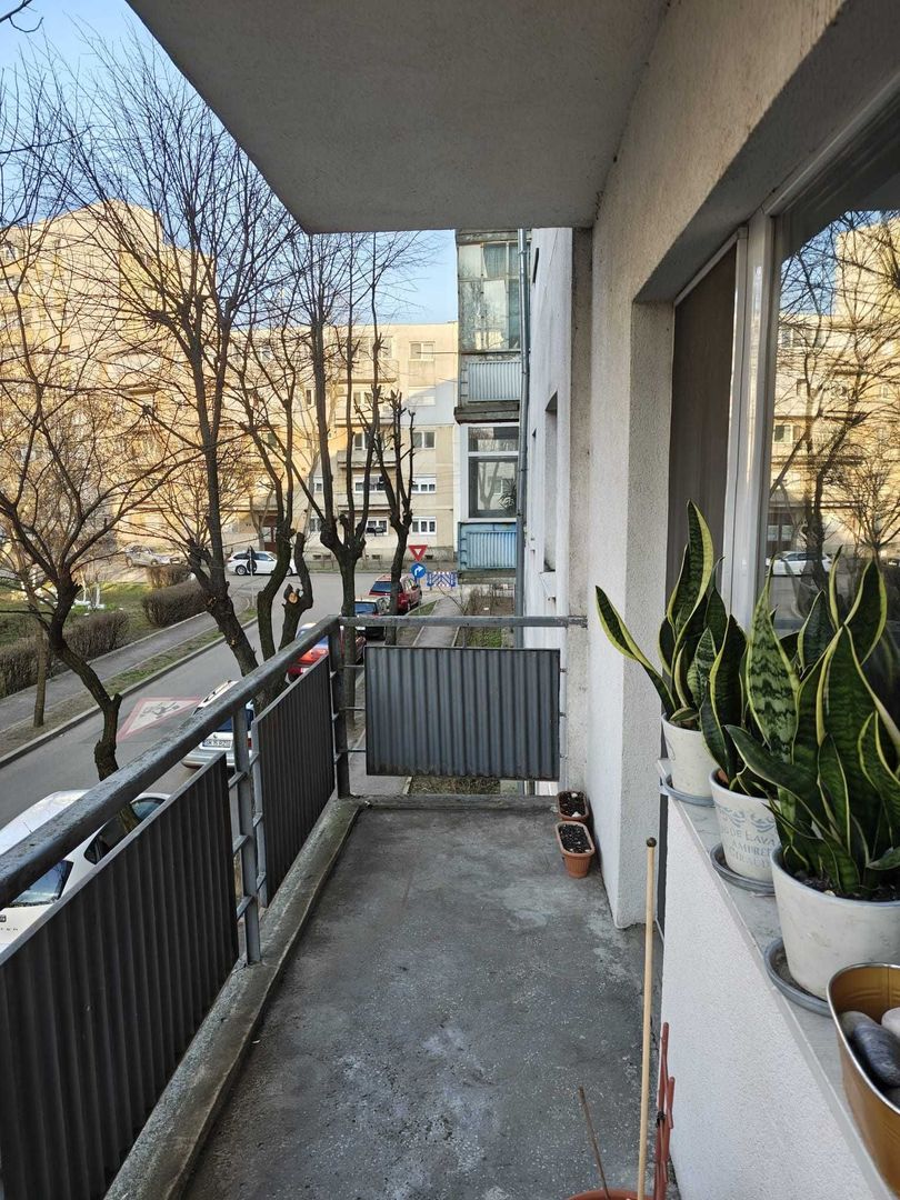 BRASADAS vinde ap 4 cam 82mp la etajul 1 in Micro 16. - Poză 3