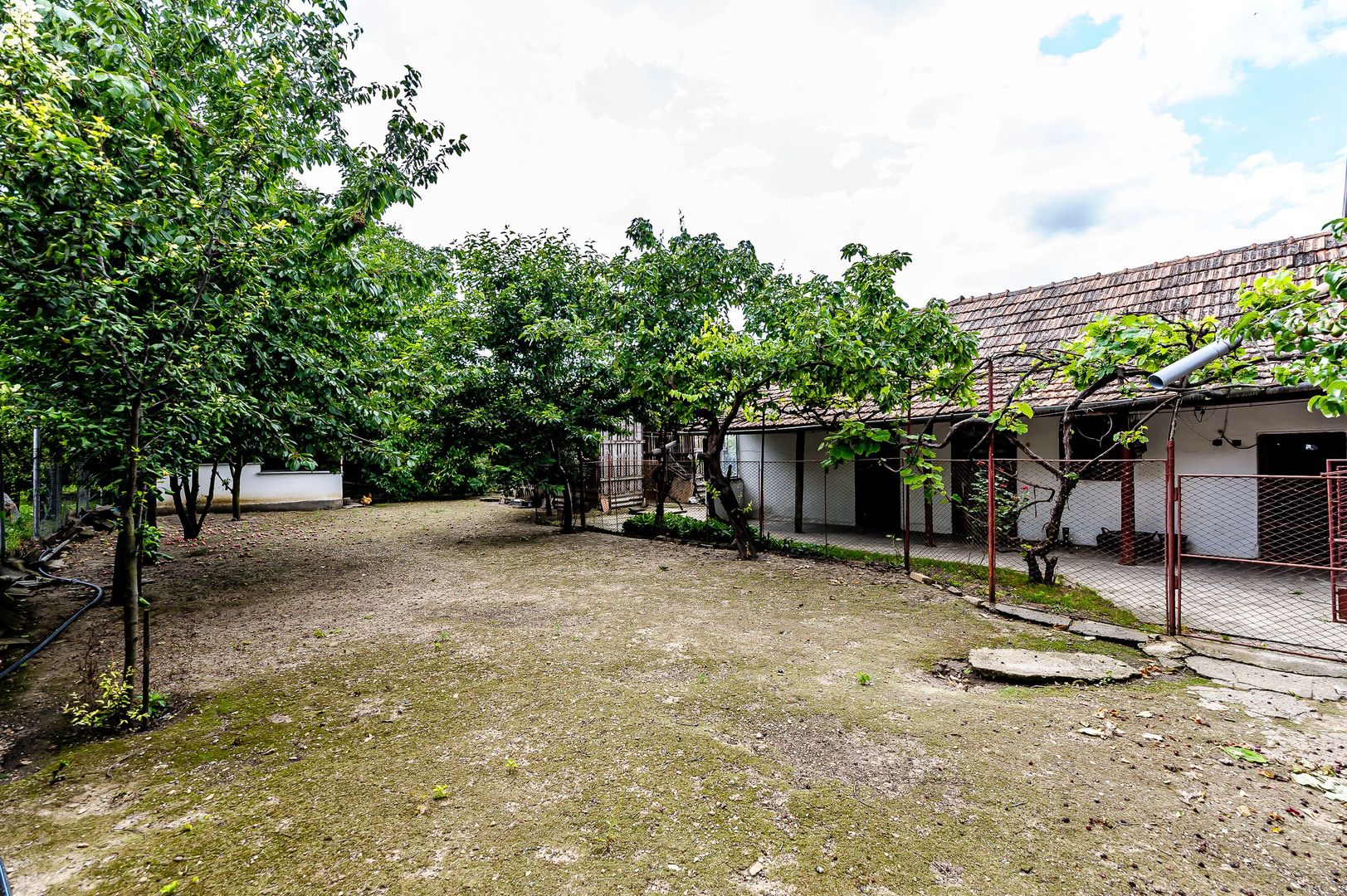 Casă cu 3 camere Peregul Mic - Poză 4