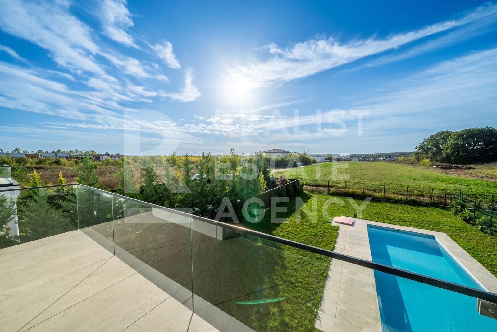 Vilă cu vedere spre pădure și cu piscina încălzită - Poză 9