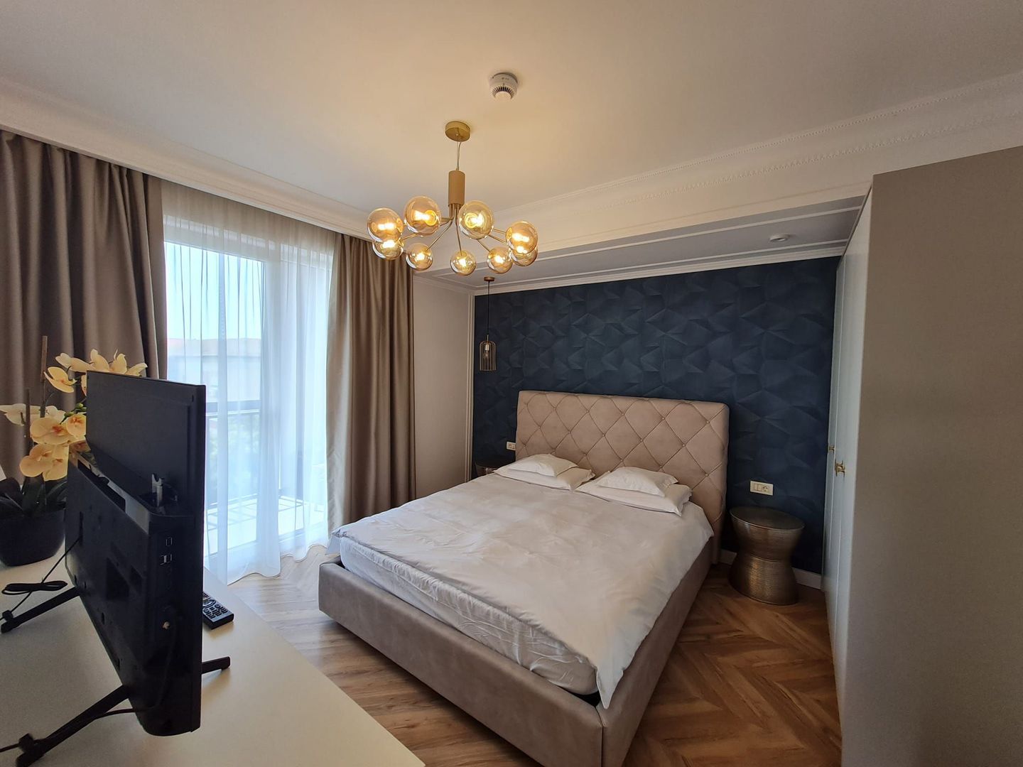 Elegantă și prestanță - Poză 18