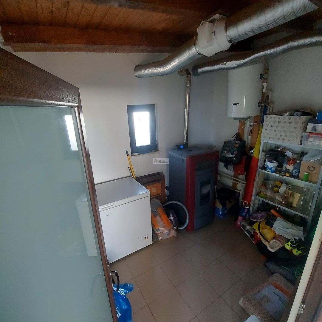 Casa   P+M /Golesti/Vrancea/170.000 neg/teren 1069mp - Poză 10