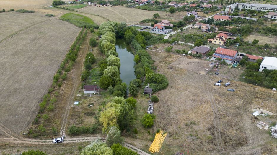 Teren de 7900 mp cu baltă de pescuit în Frumușeni - Poză 3