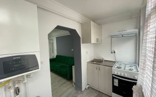 De închiriat apartament cu 3 camere, zona Piața Mare - Poză 6