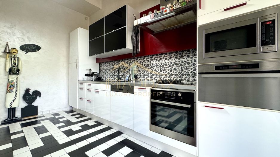 Vila cu 5 camere *344mp* + 400mp Teren // Zona Bucurestii Noi - Poză 17