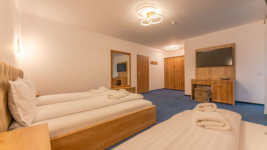 Pensiune Râșnov, 13 camere plus locuință proprietar, zonă Cetate - Poză 46