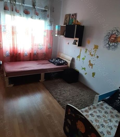 inchiriez apartament 3 camere ,loc parcare - Poză 2