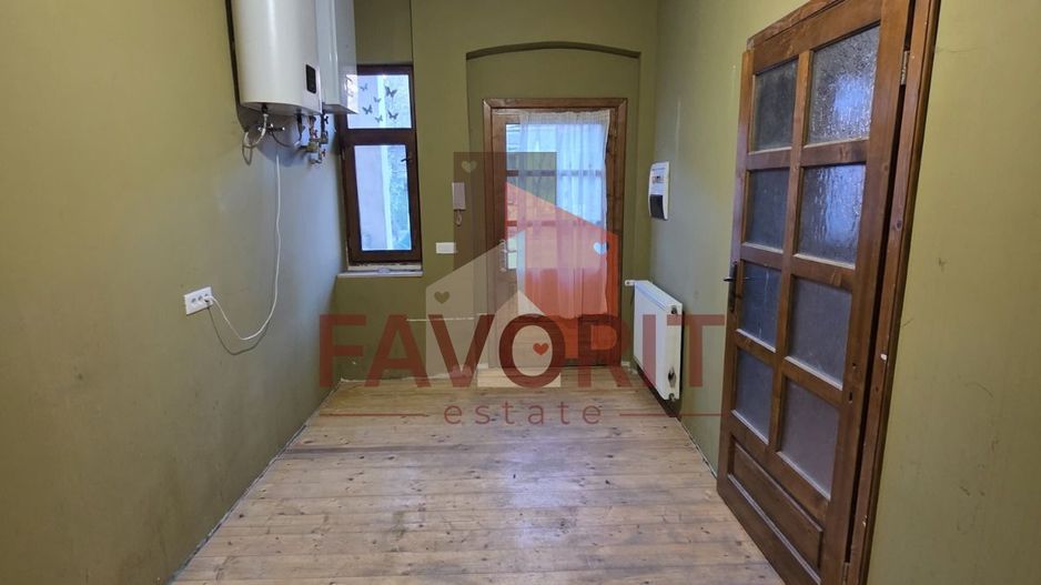 1 camera | centrala proprie | curte generoasa | zona excelenta | - Poză 5