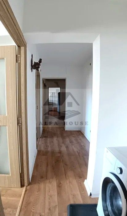 Apartament cu trei camere, zona Racadau 77 mp , etaj intermediar - Poză 3
