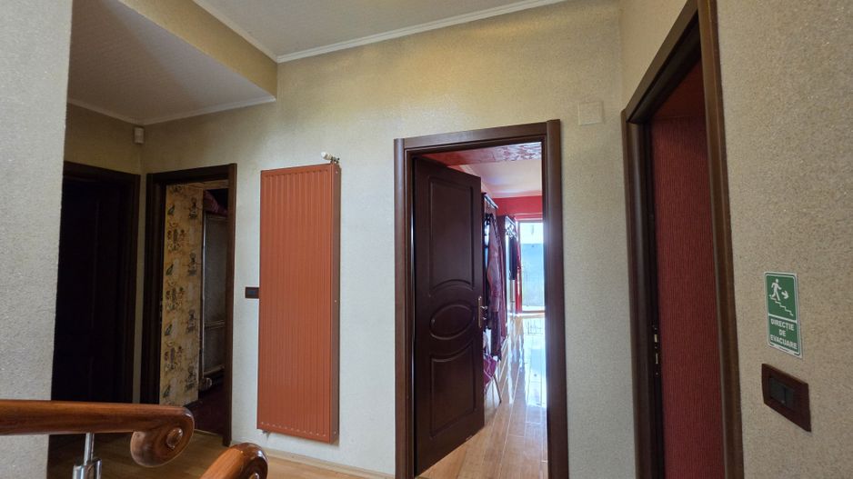 Casă Vilă cu 9 camere și piscină încălzită în localitatea Cornu - Poză 8