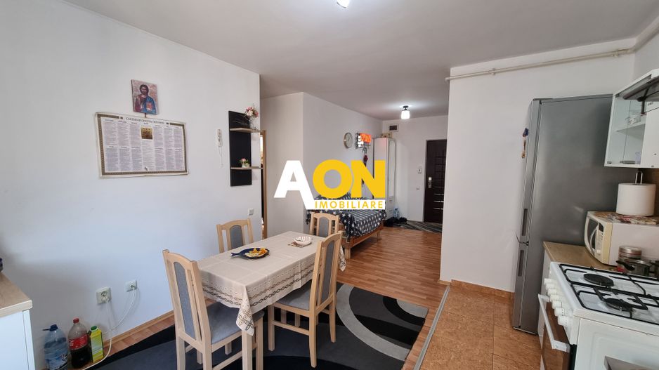 De vanzare apartament 3 camere, zona Kaufland, Cetate - Poză 2