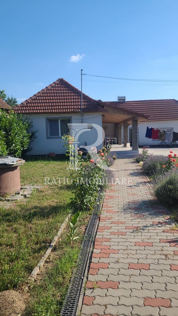 Casa cu 3 camere + garaj si grădină | Picleu | Bihor - Poză 1