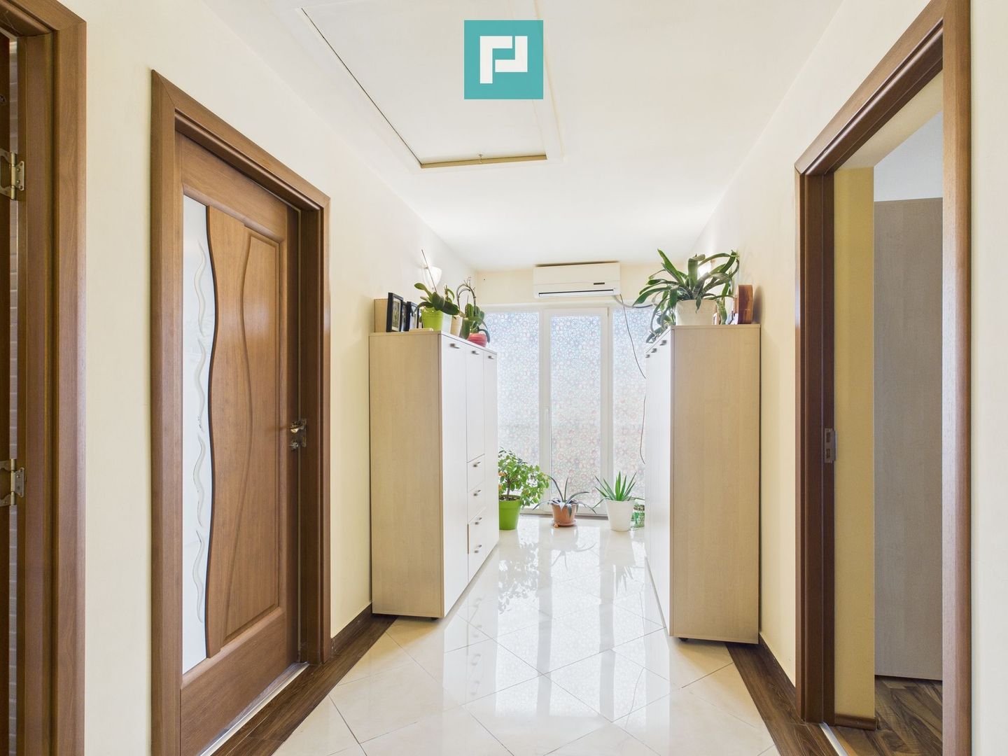 Vilă elegantă cu etaj în Zădăreni - Poză 14