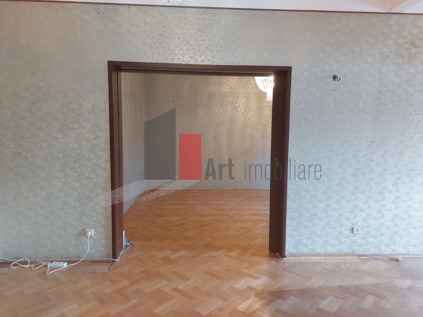 Apartamentul "BEQUEM",  180 mp suprafata totala, CONSOLIDAT, GARAJ IN ACTE, BOXE - Poză 9