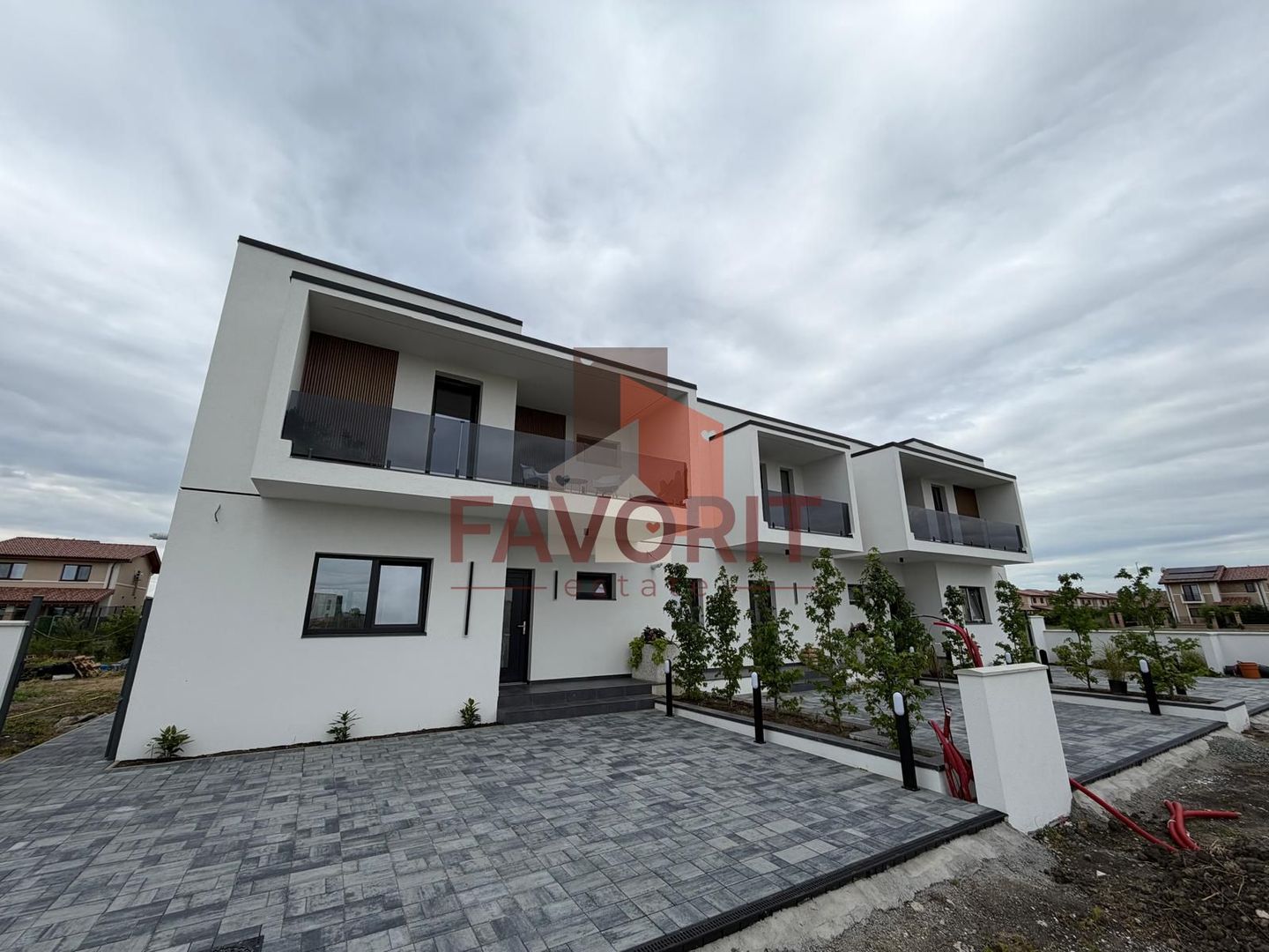 Triplex in Sacalaz | Finisaje premium | 4 camere | Asfalt | 2 balcoane - Poză 1