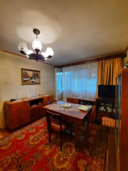 Apartament 3 camere, semidecomandat, central, Campina - Poză 1