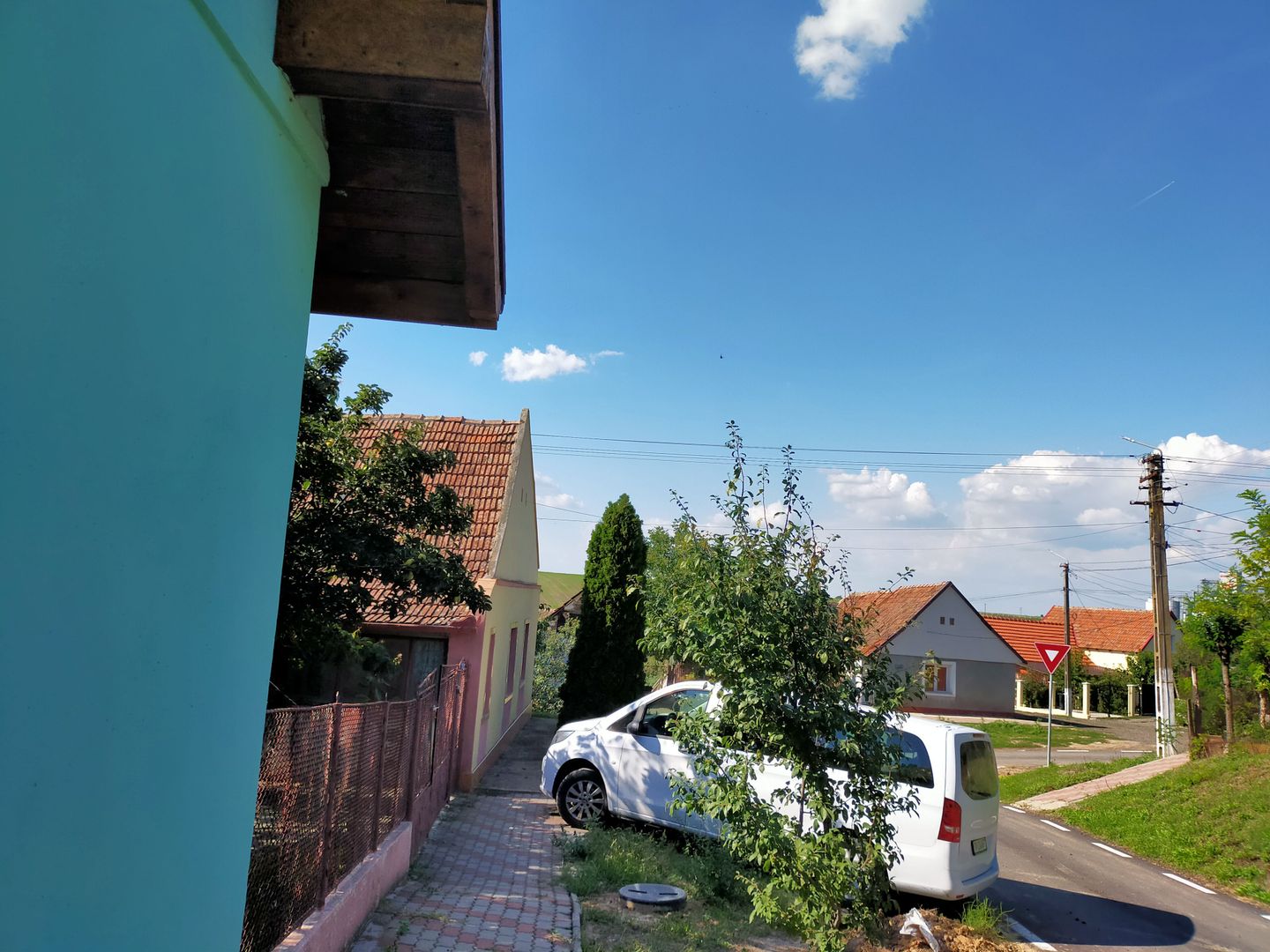 CASA 3 CAMERE IN CARANI - Poză 1