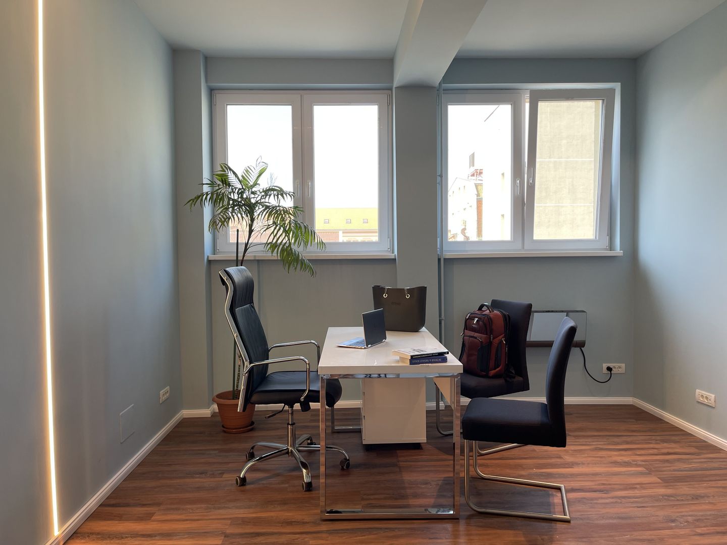 INCHIRIAT - Spatiu Birou " LA CHEIE " | Cheltuieli incluse | P-ta Maria - Com 0% - Poză 1