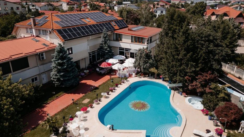 Resedinta premium| Teren de tenis | Piscină încălzită | Infrastructură completă! - Poză 1