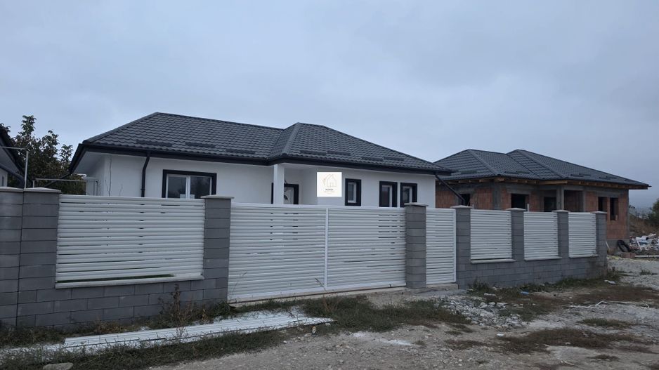 Casa 4 camere Crevedia - Poză 2