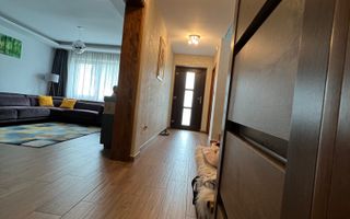 Casă de tip triplex la vânzare 6 camere /Șelimbăr /Secția 1 de Poliție - Poză 7