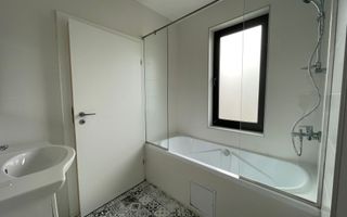 Casă / Vilă cu 4 camere de închiriat - Dezmir - Poză 12