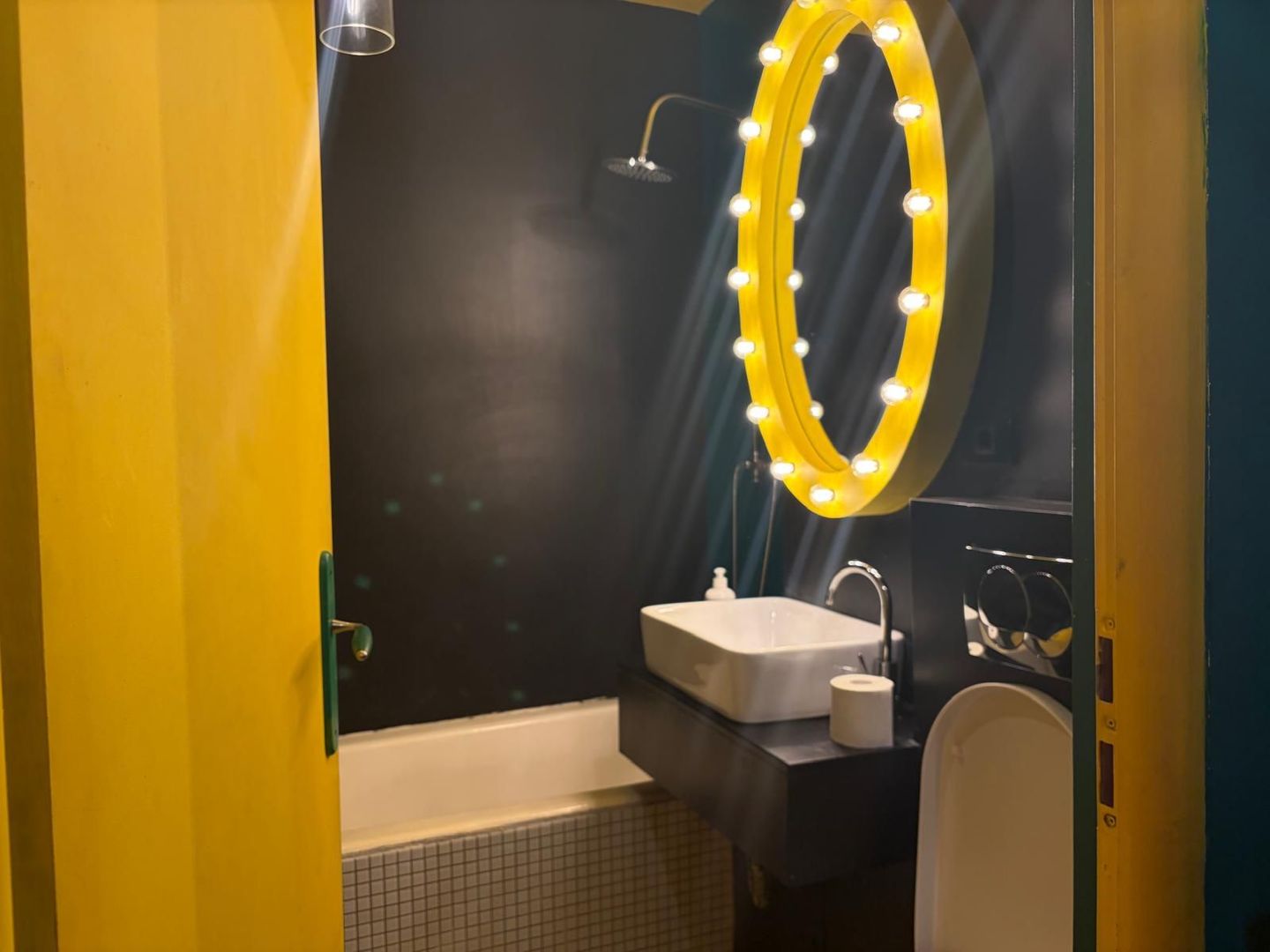 Apartament cochet, doua camere semidecomandat, 1 Mai - Poză 12