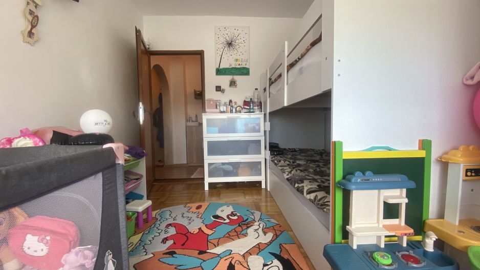 Compartimentare decomandata! Vanzare apartament cu 3 camere-Micro 11 - Poză 7