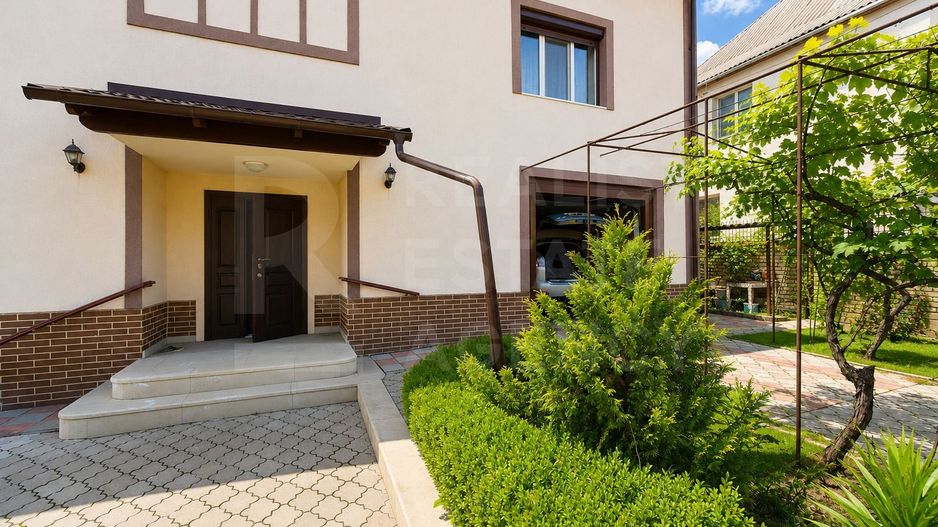 Vânzare, casă, 6 camere, str. Pomicultorilor, Codru - Poză 1