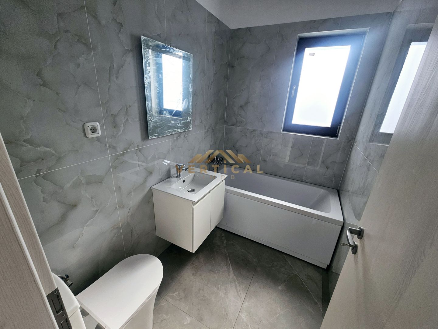 Casa pe un singur nivel cu 4 camere - comuna Berceni - Poză 5