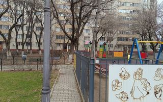 Apartament 3 camere-potential renovare,langa scoala si parc - Poză 1