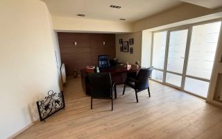 Imobil cu 8 camere, terasă de 60 mp, situat în centrul orașului - Poză 7