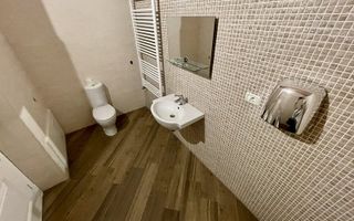 Spatiu birou in cladire istorica restaurata - Poză 14