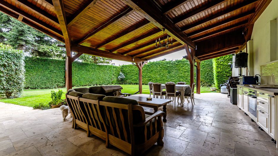 Vilă exclusivistă pe malul Mureșului – design modern si teren generos - Poză 4