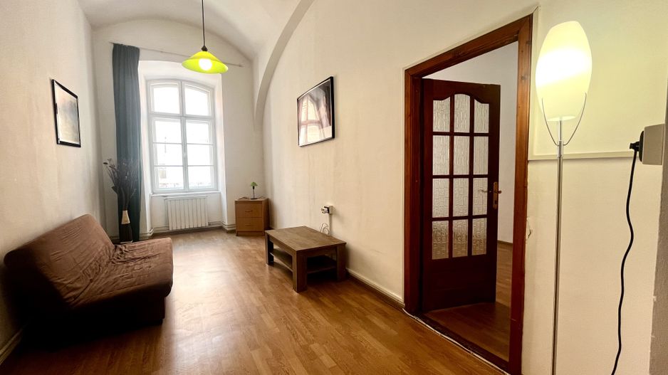 Apartament cu 2 camere, spațios,  etaj 1, zona  Piața Libertății - Poză 1