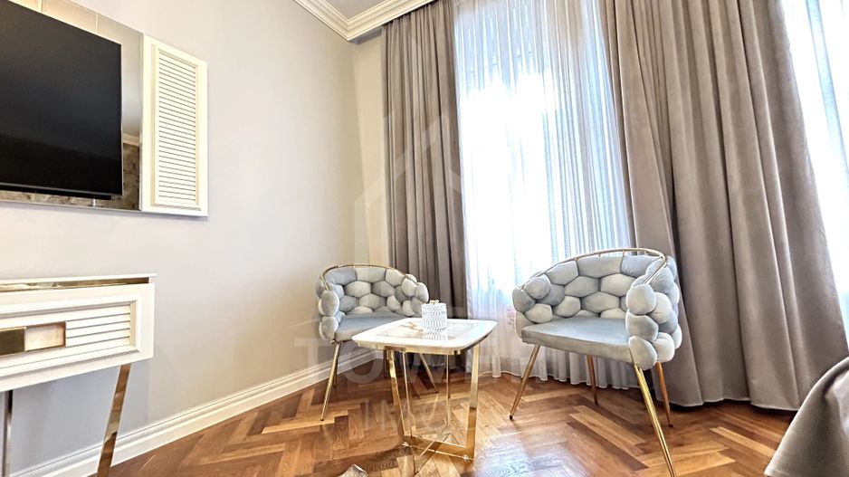Apartament renovat, cu garaj și pivnițe, în Centrul Istoric al Sibiului - Poză 8