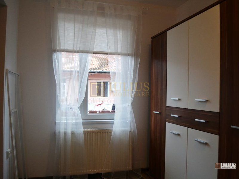 Dormitor inchis + sufragerie deschisa cu bucataria, amenajat si mobilat modern. - Poză 7