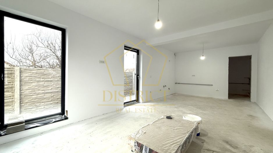 Duplex despartit prin camera tehnica cu 4 camere | Giroc - Poză 3