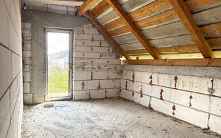 Casă cu potențial imens P+M, teren 7,91 ari, zonă liniștită, Ocna Șugatag. - Poză 11