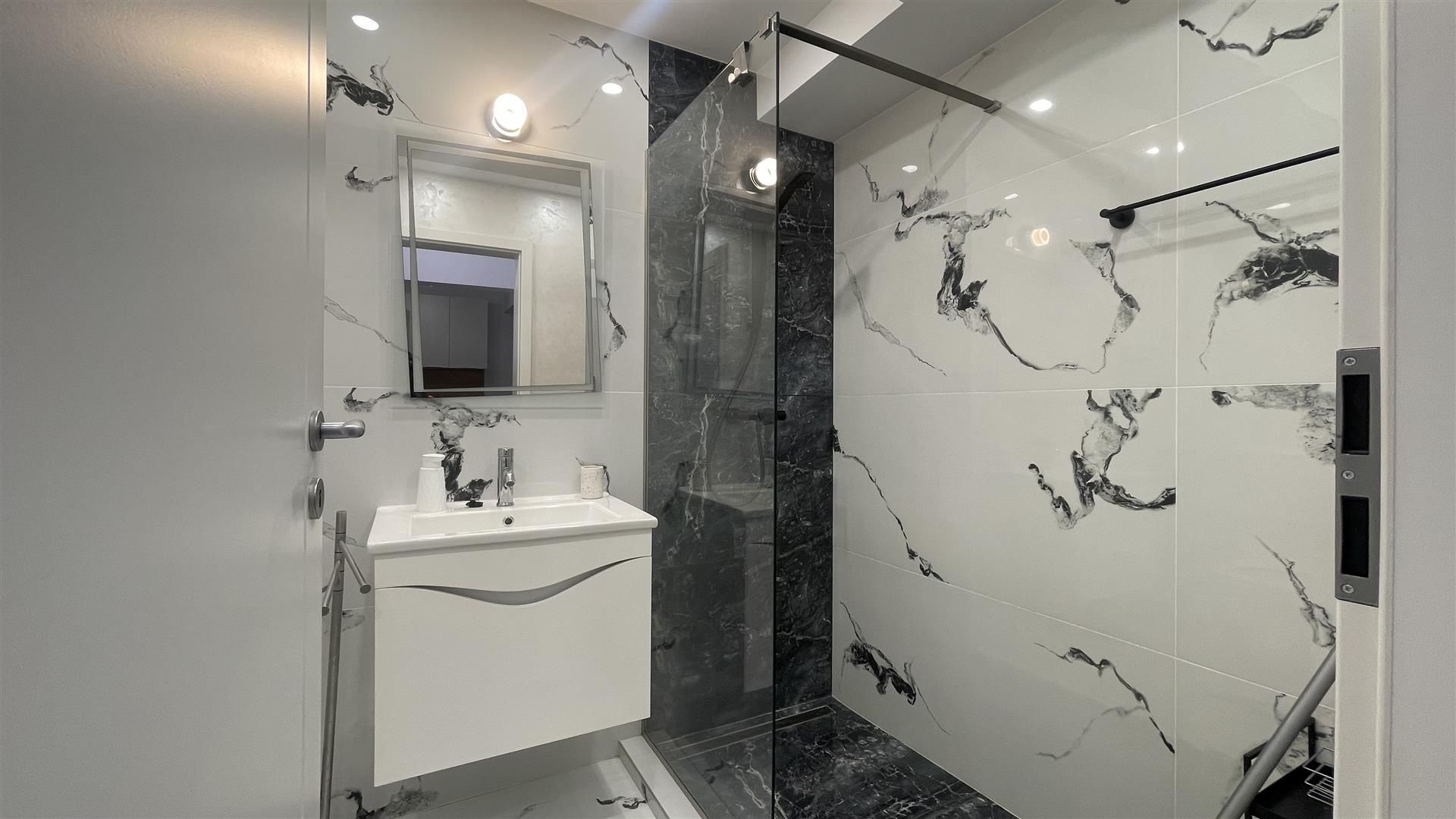 APARTAMENT 2 CAMERE PRIMA ARENA CU LOC DE PARCARE - Poză 4