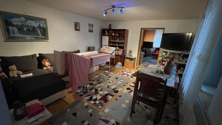 Casă cu etaj, Livezeni - Poză 6