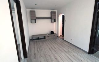 Apartament cu 2 camere, complet renovat, în zonă centrală din Tecuci - Poză 1