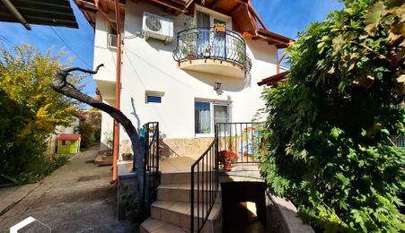 Casa tip duplex cu 6 camere, zona Republicii