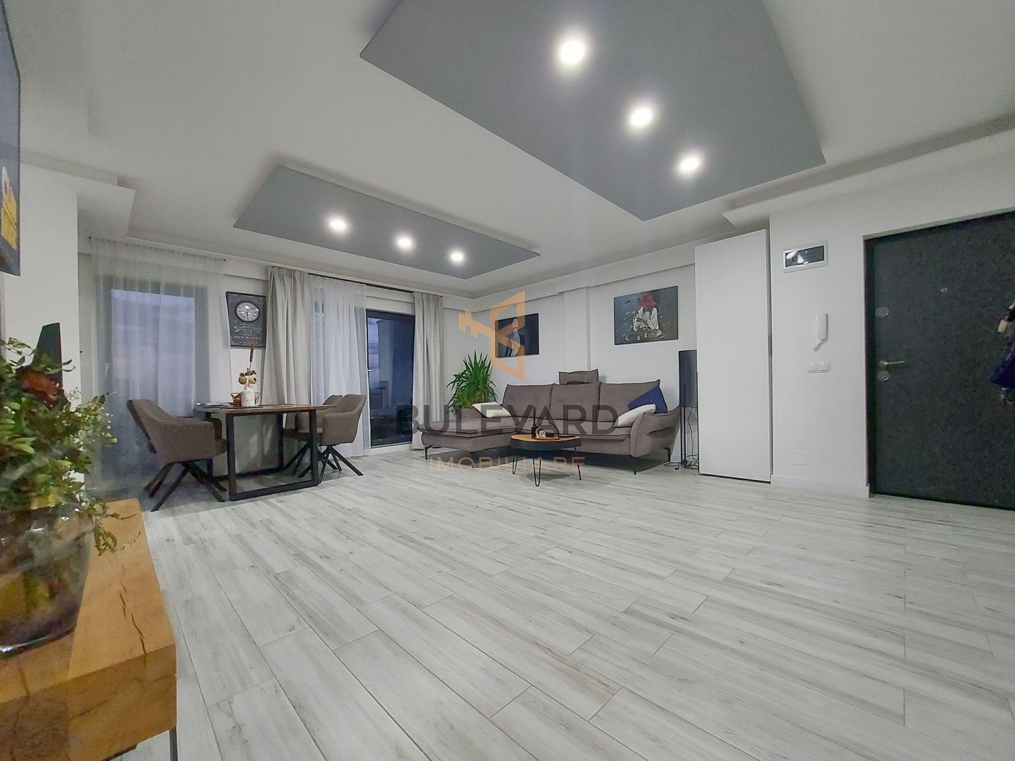 Penthouse cu terasa de 72 mp, zona strazii Eroilor! - Poză 2