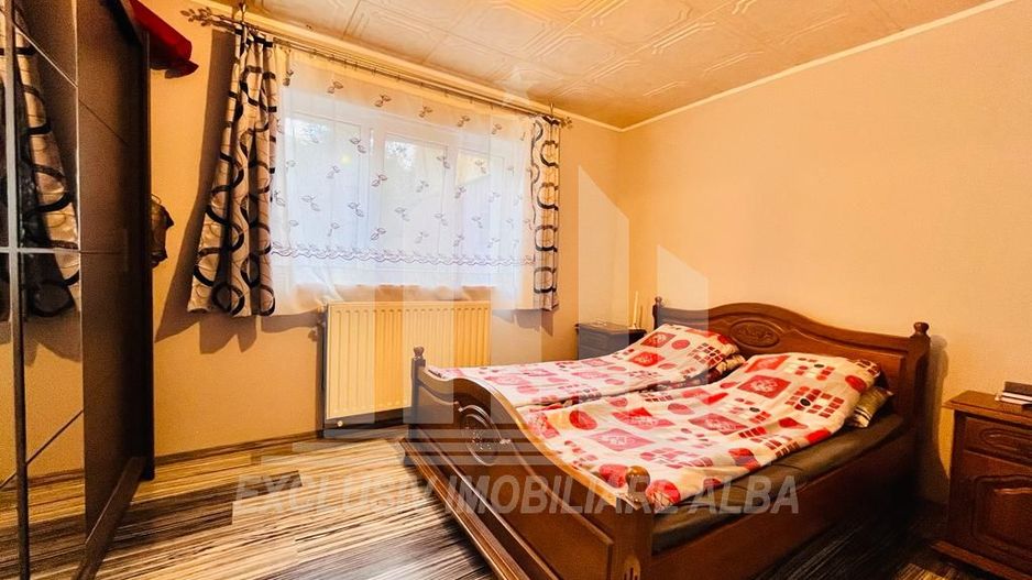 Apartament cu 2 camere decomandate, Cetate zona foarte buna - Poză 3