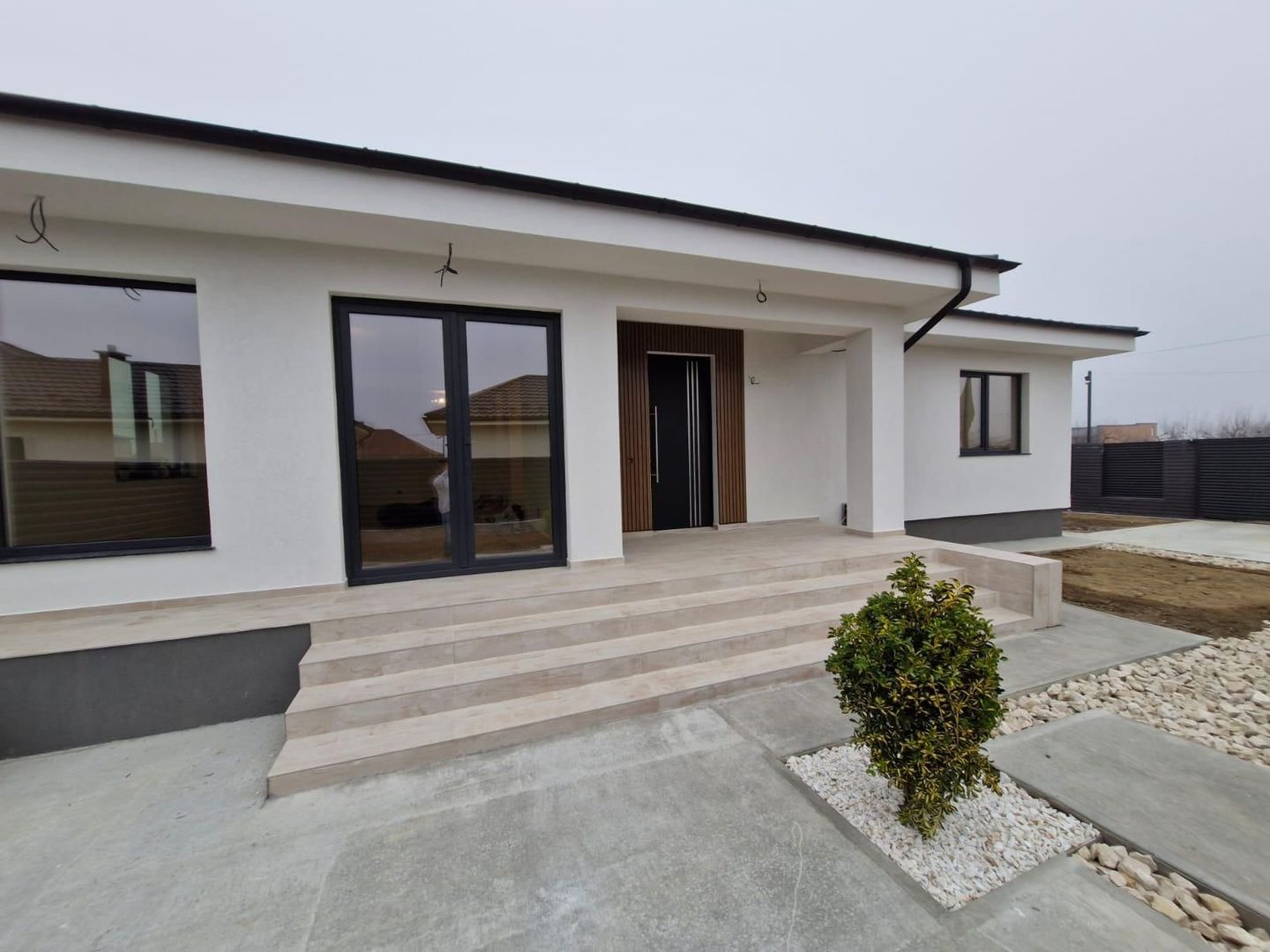 Casa noua de vanzare Smeura 185 K - Poză 2