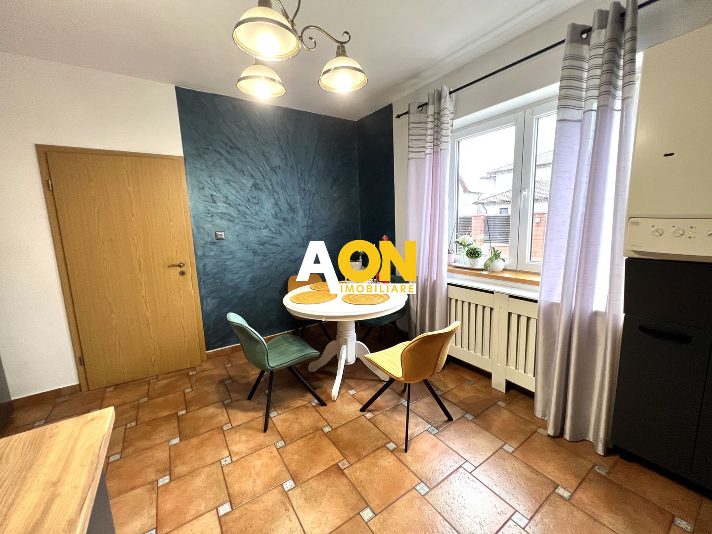 Casa de vanzare - 5 Camere, 2 Bai,  Garaj, 1000mp Teren - Poză 10