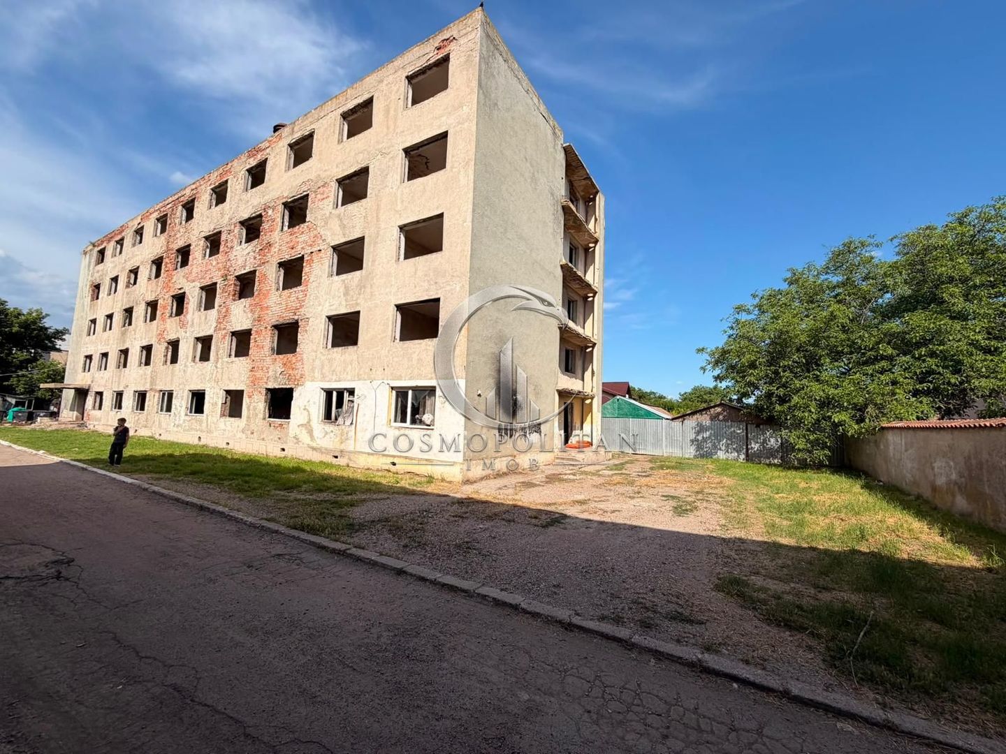Oportunitate de investitie! Bloc p+4 in orasul Pogoanele/BZ - Poză 1